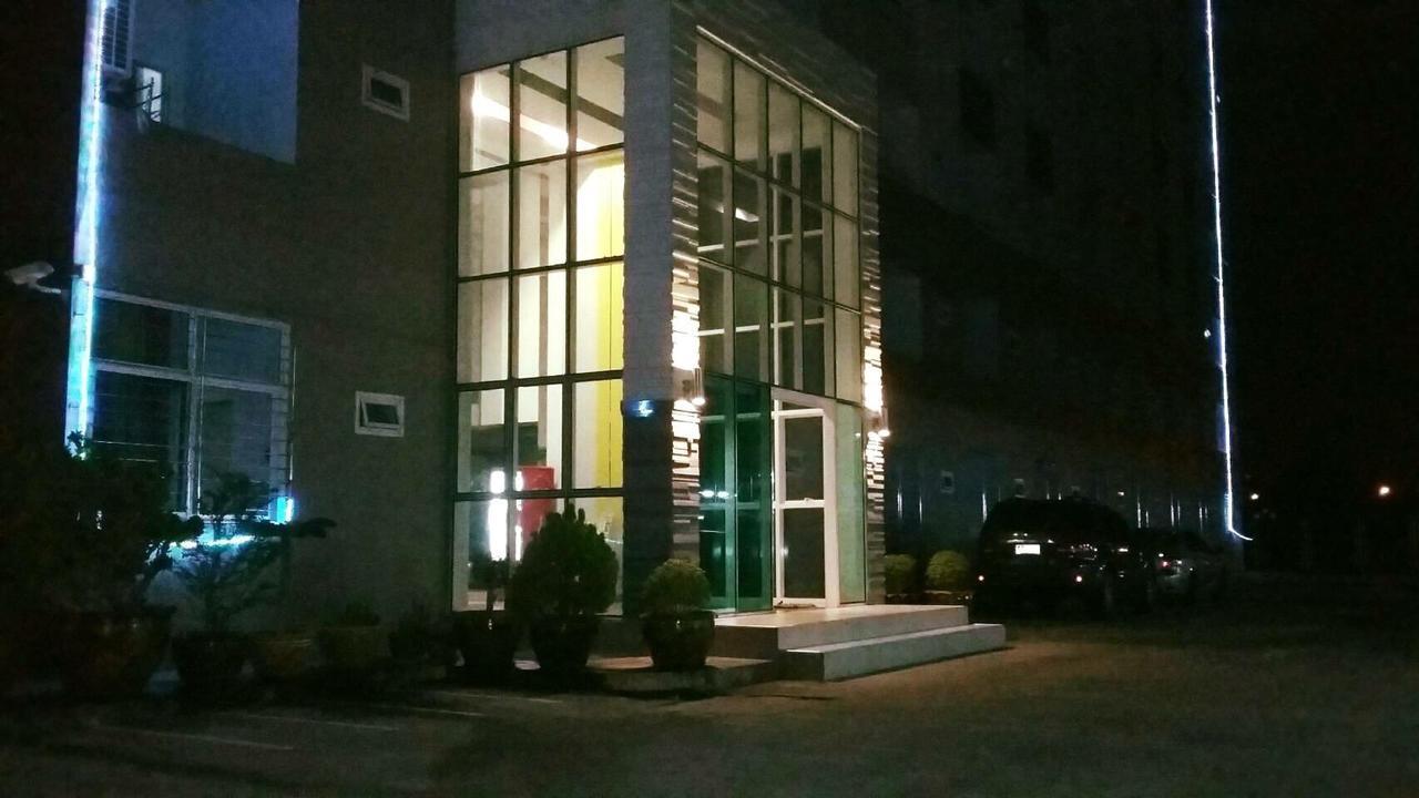 Surin Mansion Hotel Ngoại thất bức ảnh